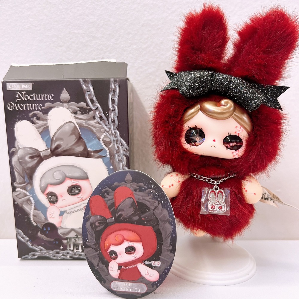 Cureplaneta YUNA - Nocturne Overture "Crescent Curl" Red Plush Keychain